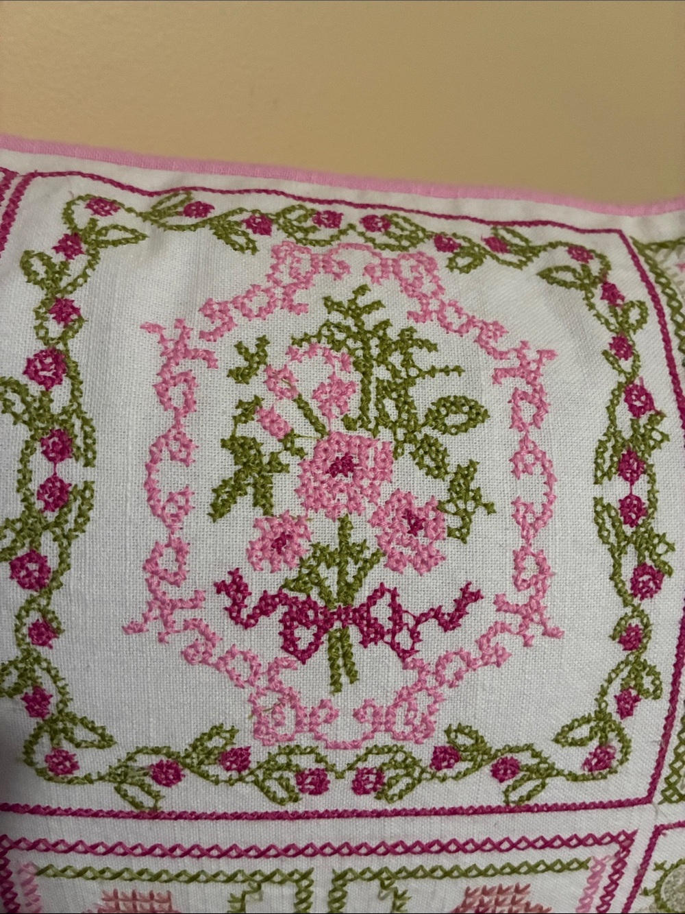 Envogue - CROSS-STITCHED FLORAL ROSE PILLOW - Picture 4 of 13